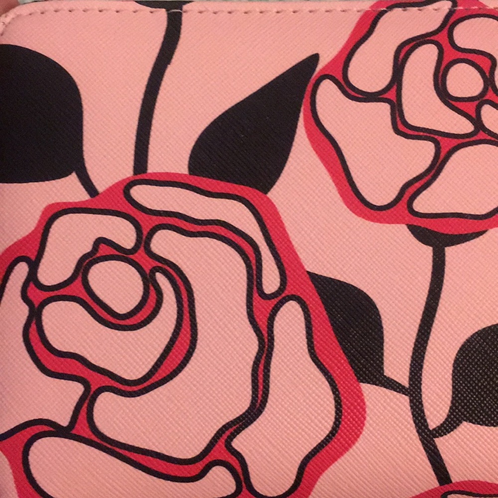 NWT🎉 Betsey Johnson | women's wristlet wallet - Picture 4 of 7